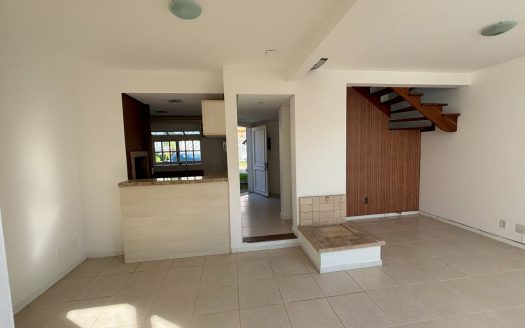 Casa Geminada – 02 Suítes + 01 Dormitório
