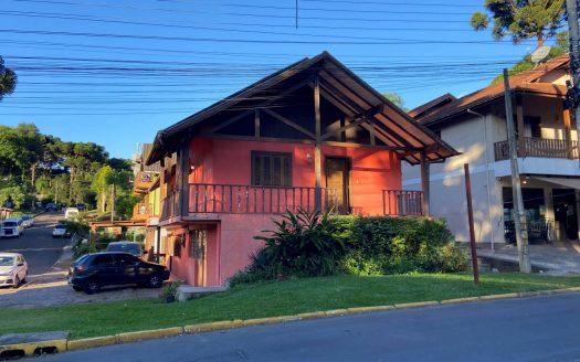 Casa (Andar Superior) – 01 Suíte + 02 Dormitórios