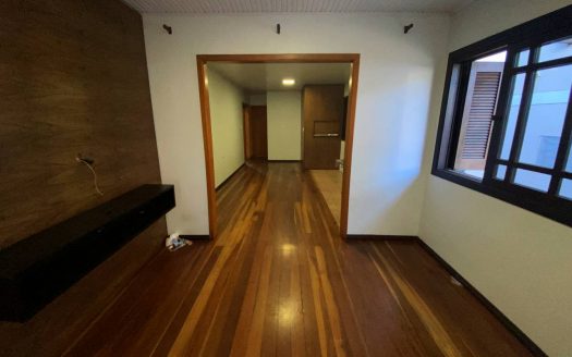 Casa (Andar Superior) – 01 Suíte + 02 Dormitórios