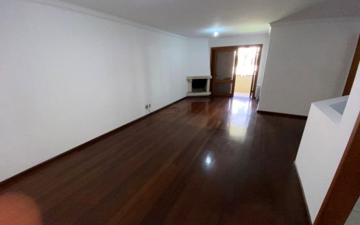 Apartamento Semi-Mobiliado – 02 Dormitórios