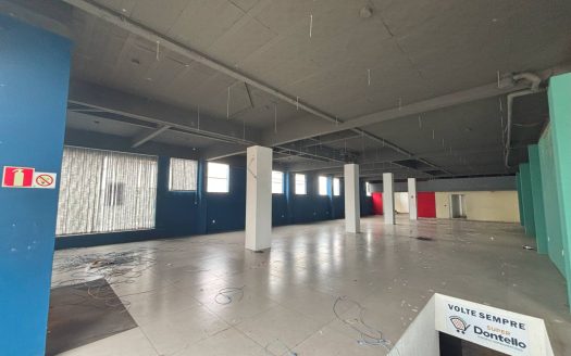 Loja – 744 m² – Carniel