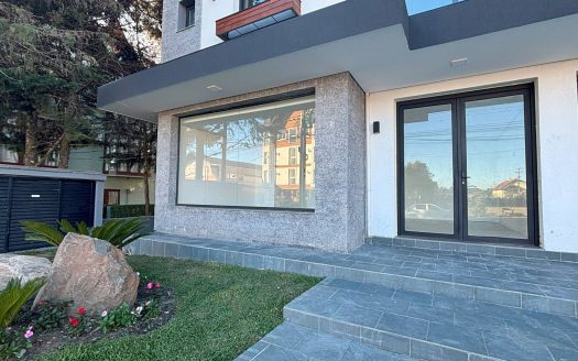 Loja – 60 m² – Carniel