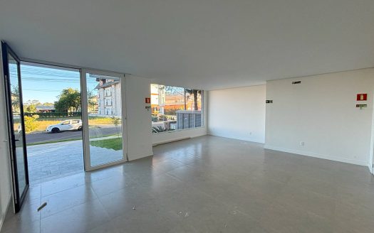 Loja – 60 m² – Carniel