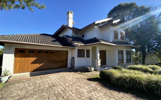 Casa Mobiliada – 04 Suítes + 02 Dormitórios