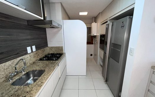 Apartamento Mobiliado – 02 Suítes + 01 Dormitório