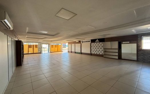 Loja – 250 m² – Carniel