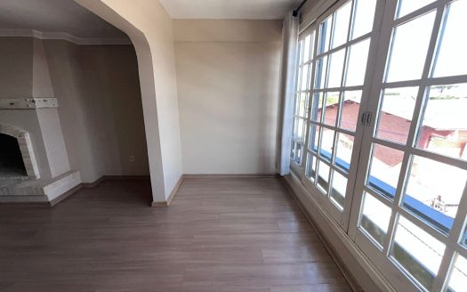 Apartamento Semi-Mobiliado – 01 Suíte + 01 Dormitório