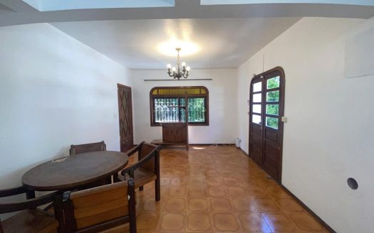 Apartamento Mobiliado – 01 Suíte + 03 Dormitórios