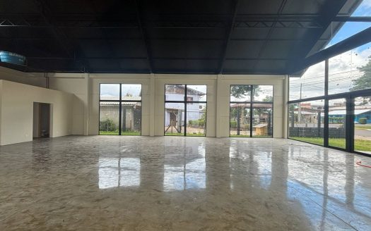 Loja – 228 m² – Carniel