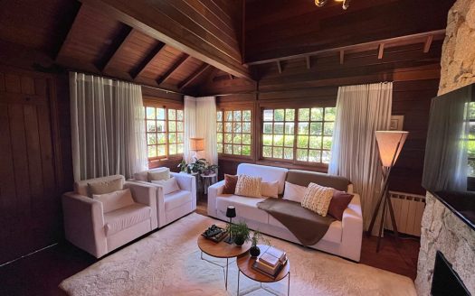 Casa Mobiliada – 01 Suíte + 02 Dormitórios