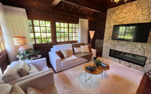 Casa Mobiliada – 01 Suíte + 02 Dormitórios