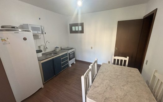 Casa Superior Mobiliada – 01 Suíte + 01 Dormitório