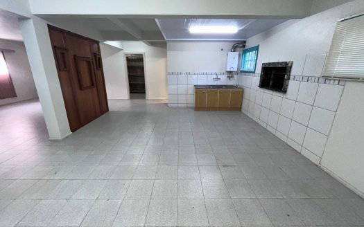 Casa Semi-Mobiliada – 01 Suíte + 02 Dormitórios