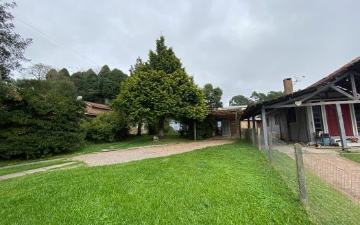 Casa Semi-Mobiliada – 02 Dormitórios