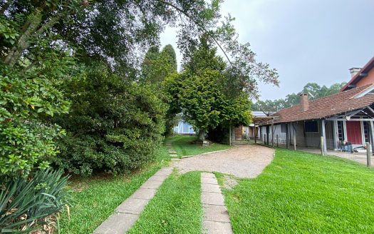 Casa Semi-Mobiliada – 02 Dormitórios