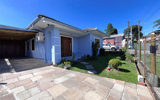 Casa Semi-Mobiliada – 01 Suíte + 02 Dormitórios