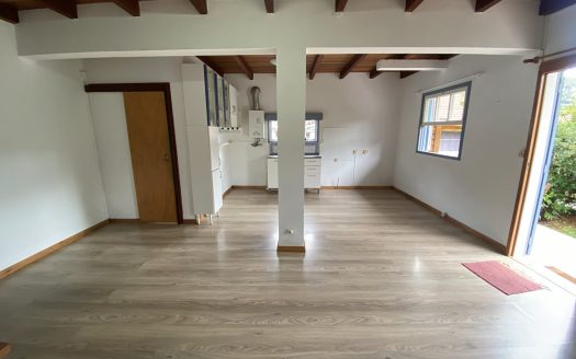 Casa Semi-Mobiliada – 02 Dormitórios