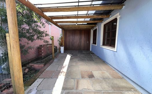 Casa Semi-Mobiliada – 01 Suíte + 02 Dormitórios