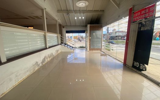 Loja – 253 m² – Carniel