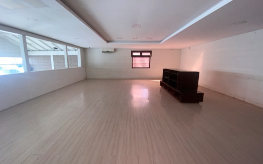 Loja – 253 m² – Carniel