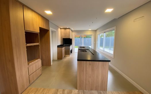 Casa Semi-Mobiliada – 03 Suítes