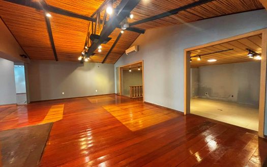 Loja – 210 m² – Centro