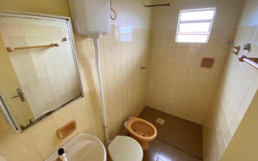 Casa Fundos – 02 Dormitórios
